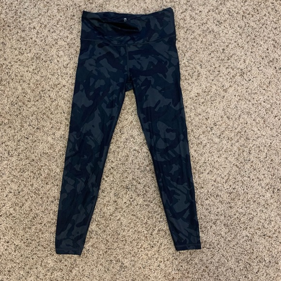 GAP Blue Camo Leggings in 7/8 Length - Picture 2 of 8
